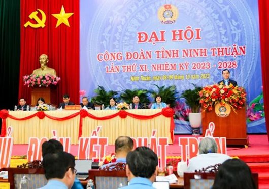 <a class=a_yellow style=color:#f6ff00; href=/Trang-chu/Hoi-nghi-tong-ket-cong-tac-Nu-cong-nam-2017-.aspx>Đ/c Nguyễn Đình Khang - Ủy viên Trung ương Đảng, Chủ tịch Tổng LĐLĐ Việt Nam</a><br/>Phát biểu chỉ đạo Đại hội